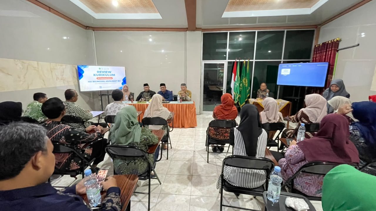 Tingkatkan Mutu Pembelajaran, MA Bilingual Muslimat NU Sidoarjo Gelar Review Kurikulum Bersama Kemenag dan Penjamin Mutu